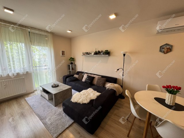Eladó panellakás, Győrött 45 M Ft, 2 szobás