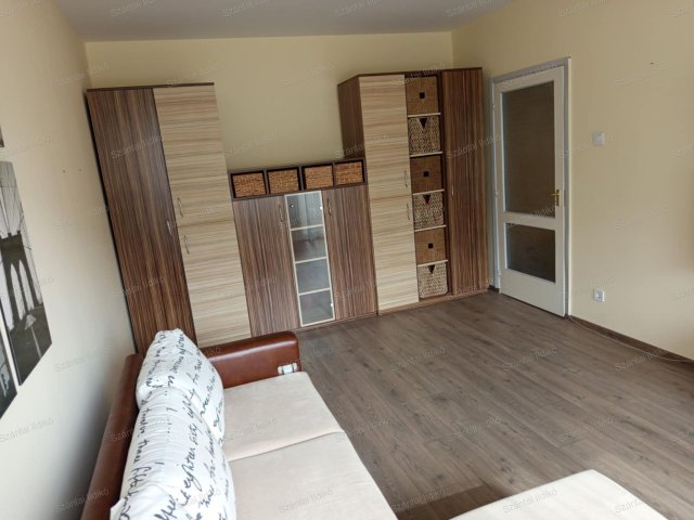 Kiadó panellakás, albérlet, Szolnokon 130 E Ft / hó, 2 szobás