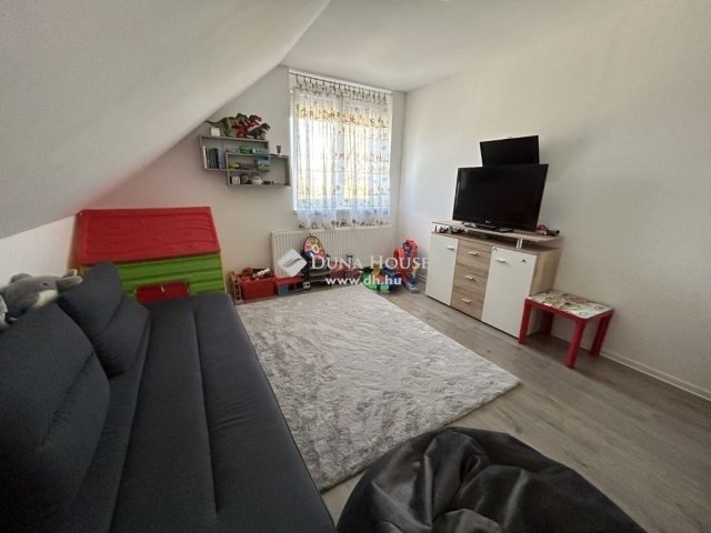 Eladó családi ház, Siklóson 110 M Ft, 6 szobás