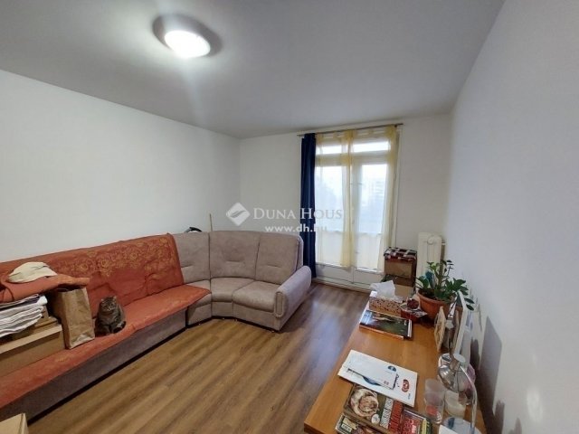 Eladó panellakás, Pécsett 31.9 M Ft, 2 szobás