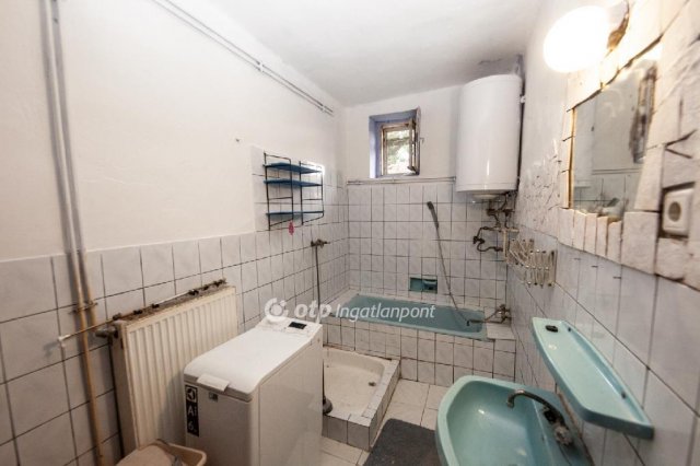 Eladó családi ház, Héhalomon 25 M Ft, 4 szobás