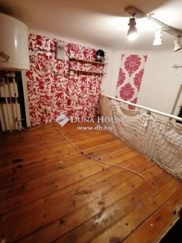 Eladó téglalakás, Budapesten, V. kerületben 31.9 M Ft, 1 szobás