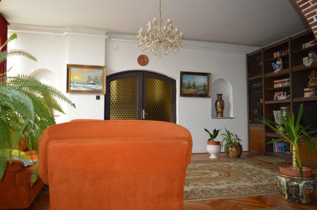 Eladó családi ház, Debrecenben 148 M Ft, 9 szobás
