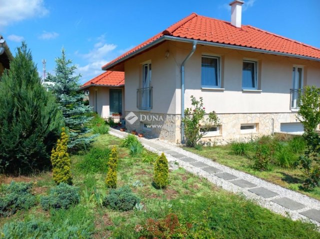 Eladó családi ház, Veszprémben 129.9 M Ft, 4 szobás