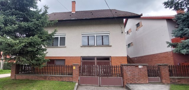 Eladó családi ház, Dombóváron 52.5 M Ft, 7 szobás