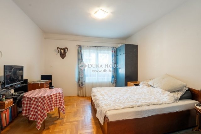 Eladó családi ház, Tatán 130 M Ft, 3 szobás
