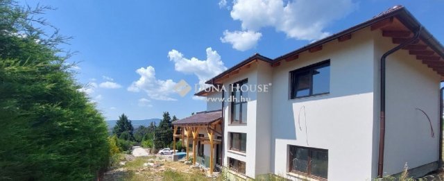 Eladó családi ház, Szentendrén 310 M Ft, 4 szobás