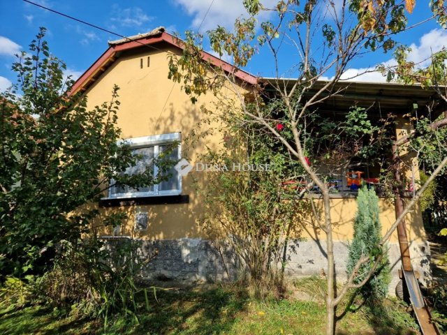 Eladó családi ház, Kerepesen 42 M Ft, 2 szobás