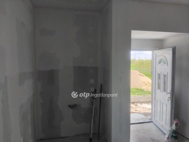 Eladó családi ház, Görbeházán 33 M Ft, 2 szobás