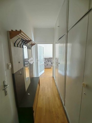 Eladó panellakás, Pécsett 41.99 M Ft, 2 szobás