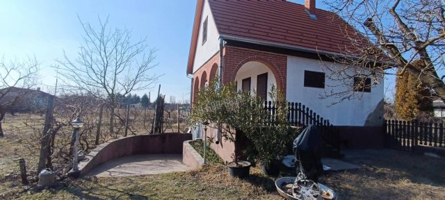 Eladó családi ház, Kunpeszéren 19.99 M Ft, 2 szobás