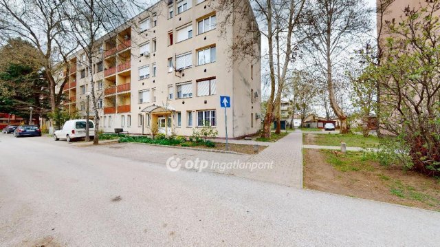 Eladó téglalakás, Nyírbátorban 24.5 M Ft, 2 szobás