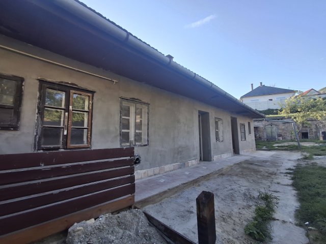 Eladó családi ház, Kesztölcön 27.9 M Ft, 1+1 szobás