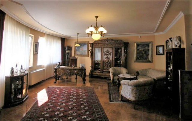 Eladó családi ház, Budapesten, III. kerületben 900 M Ft