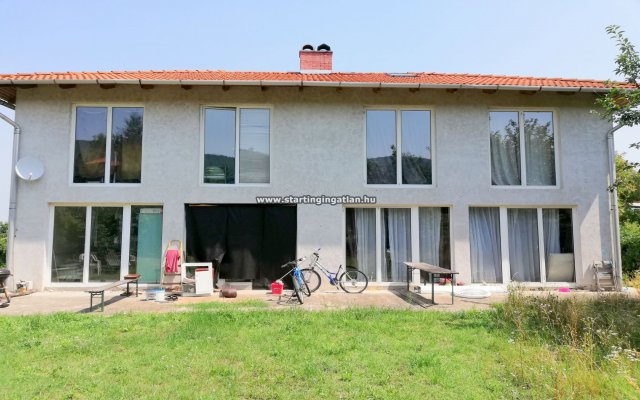 Eladó családi ház, Budapesten, III. kerületben, Laborc közben