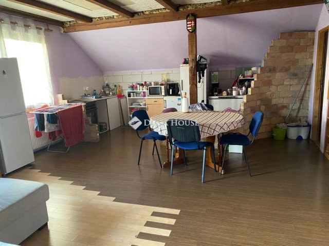 Eladó családi ház, Budaörsön 192 M Ft, 9 szobás