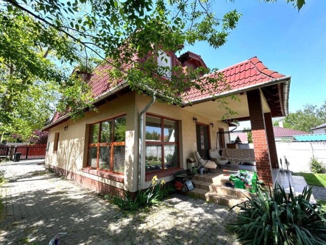 Eladó téglalakás, Szigetszentmiklóson 159.99 M Ft, 4 szobás