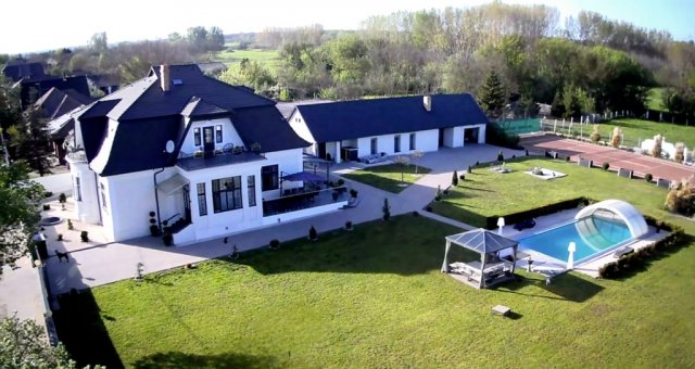 Eladó családi ház, Tápióbicskén 606 M Ft, 5 szobás