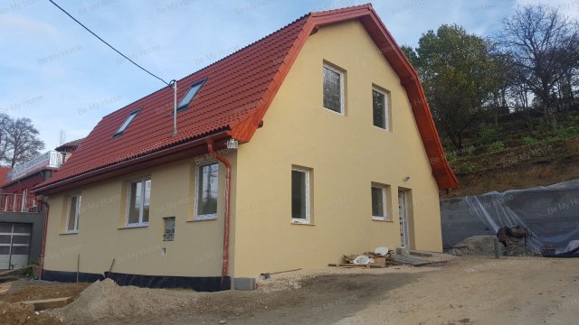 Eladó családi ház, Ürömön 158.9 M Ft, 9 szobás