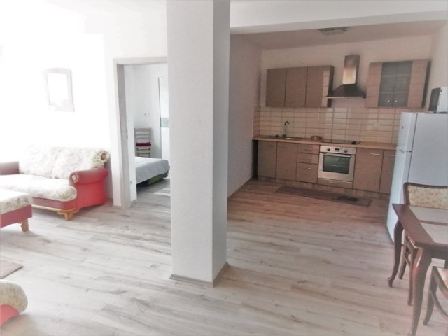 Kiadó téglalakás, albérlet, Pécsett 260 E Ft / hó, 3 szobás