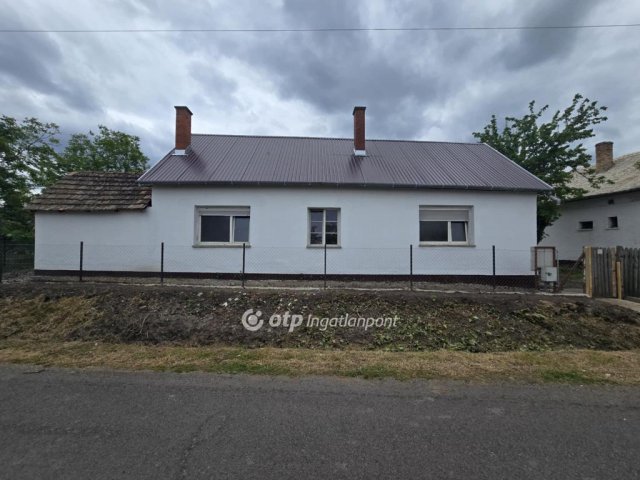 Eladó családi ház, Kabán 19 M Ft, 2 szobás