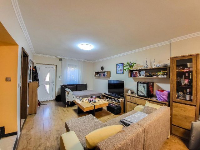 Eladó sorház, Balatonföldváron 89 M Ft, 4 szobás