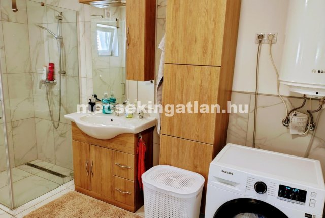 Kiadó téglalakás, albérlet, Pécsett 250 E Ft / hó, 1 szobás