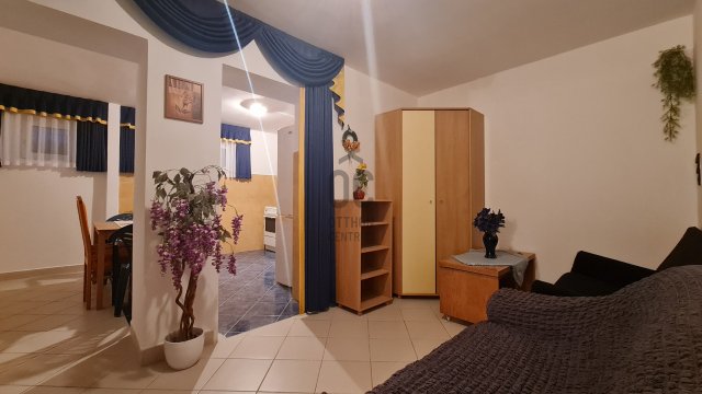 Kiadó családi ház, albérlet, Pakson 120 E Ft / hó, 3 szobás