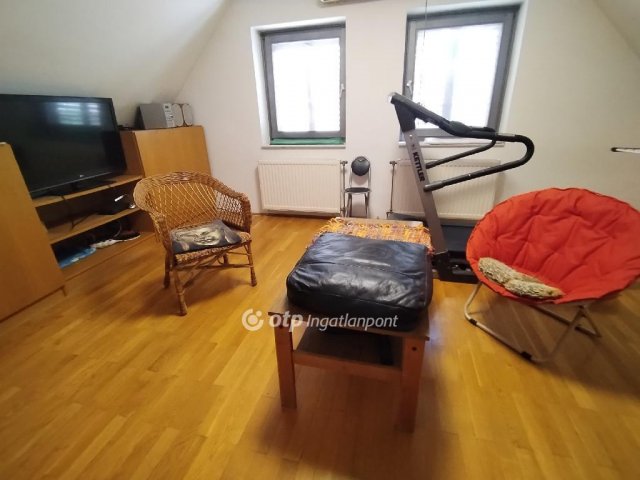Eladó családi ház, Pécsett 138 M Ft, 3+1 szobás