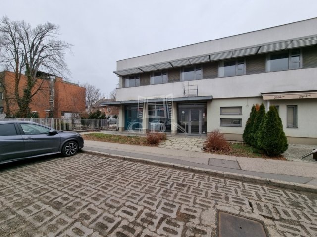 Kiadó iroda, Székesfehérvárott 720 E Ft / hó, 10 szobás