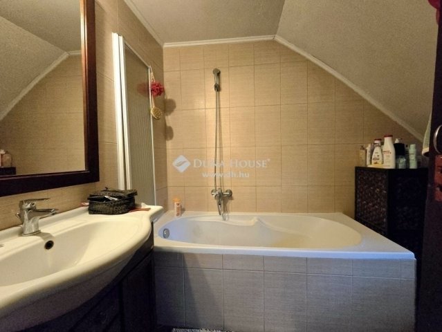 Eladó családi ház, Gödöllőn 198 M Ft, 6 szobás