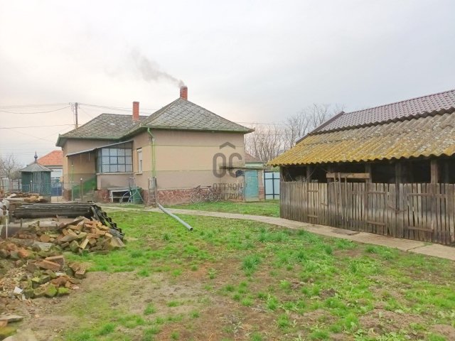 Eladó családi ház, Zalaegerszegen 33 M Ft, 2 szobás