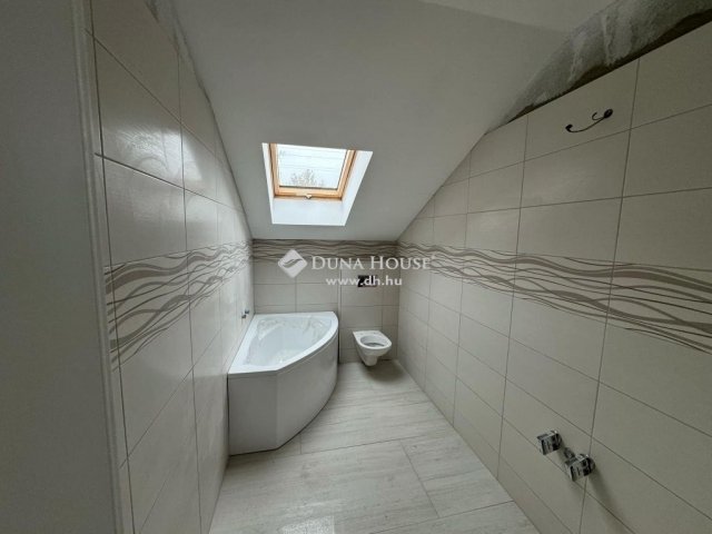 Eladó téglalakás, Ráckevén 97.5 M Ft, 5 szobás