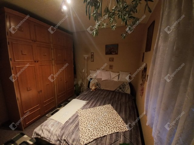 Eladó téglalakás, Sásdon 18 M Ft, 2 szobás