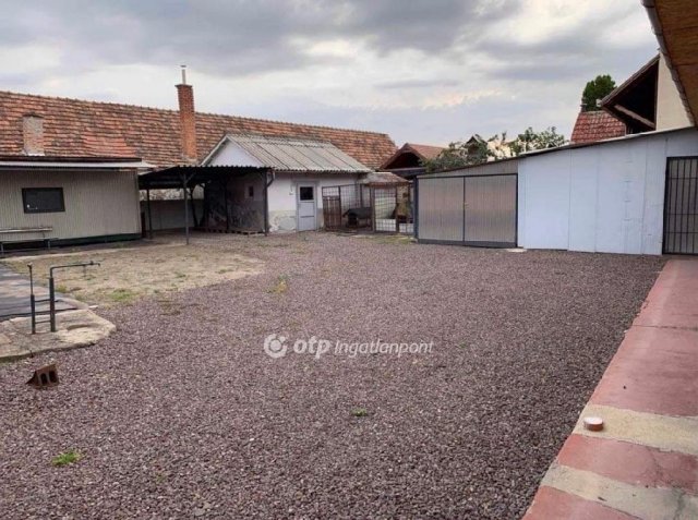 Eladó családi ház, Gyöngyösön 29.9 M Ft, 3 szobás