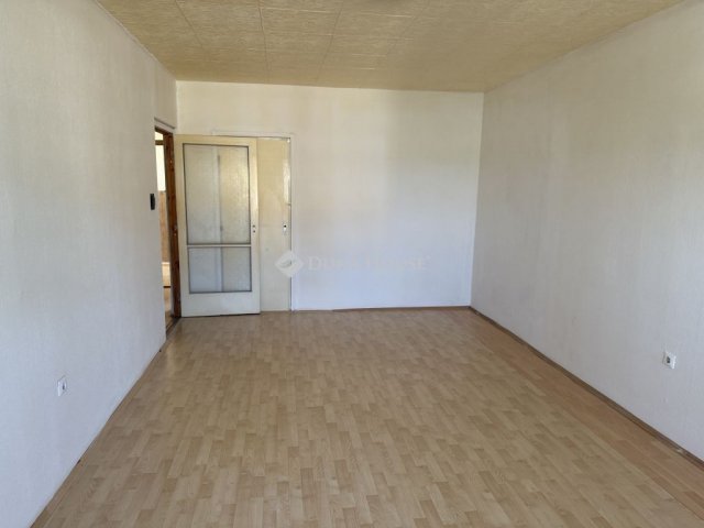 Eladó panellakás, Pécsett 39.99 M Ft, 2 szobás
