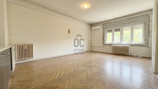 Eladó téglalakás, Szekszárdon 38 M Ft, 2 szobás