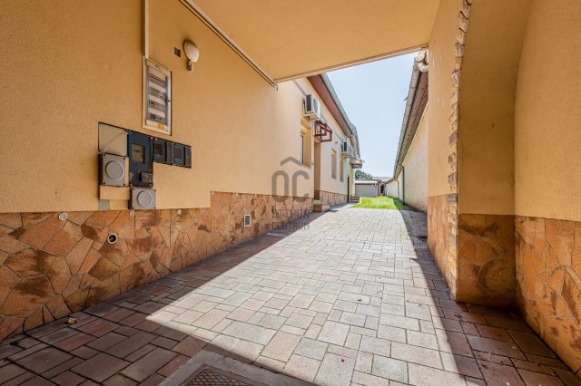 Eladó családi ház, Gyöngyösön 129 M Ft, 9 szobás