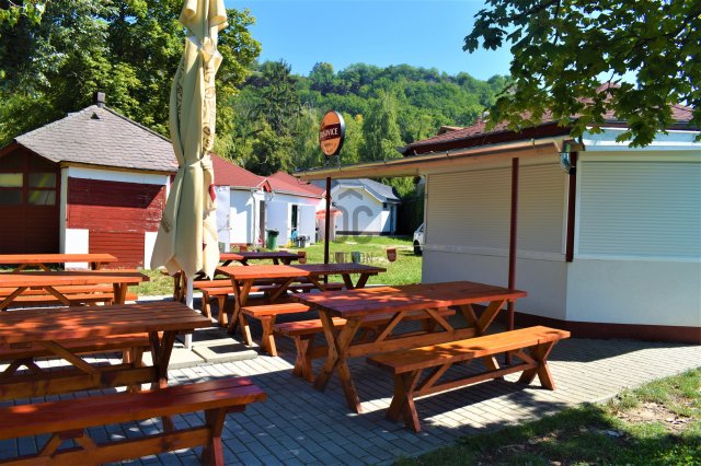 Eladó üzlethelyiség, Balatonakarattyán 110 M Ft