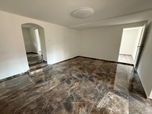 Eladó családi ház, Keszün 28 M Ft, 3 szobás