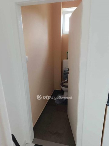 Eladó családi ház, Pécsett 105 M Ft, 9+1 szobás