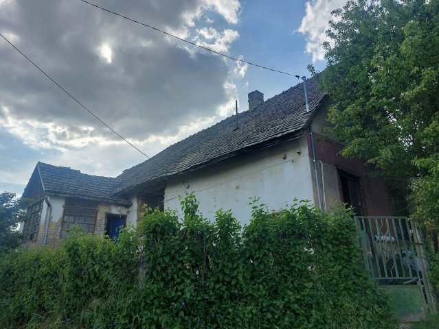 Eladó családi ház, Szakcson 4.99 M Ft, 2 szobás
