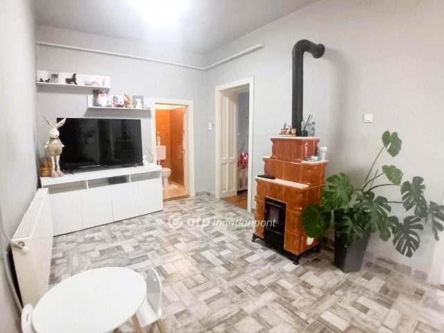 Eladó családi ház, Valkón 49.5 M Ft, 3 szobás
