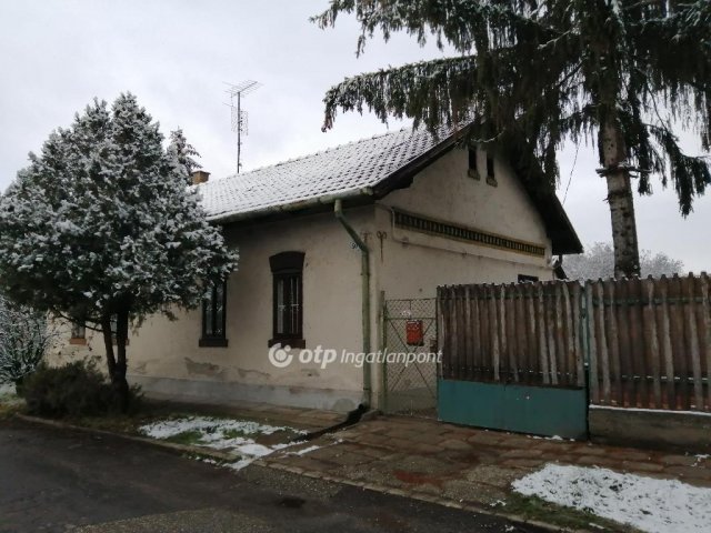 Eladó ikerház, Miskolcon, Csendes utcában 15 M Ft, 1+1 szobás
