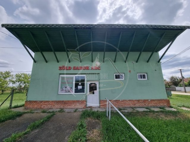 Eladó üzlethelyiség, Füzesgyarmaton 8.5 M Ft