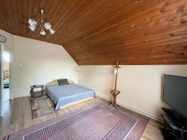 Eladó családi ház, Vecsésen 119.9 M Ft, 5 szobás