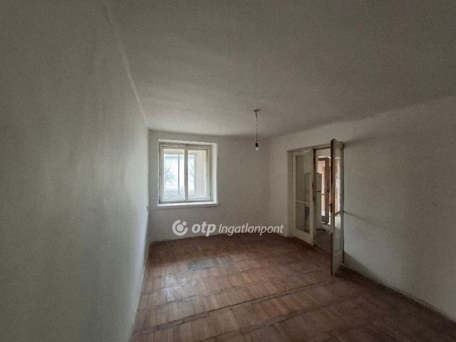 Eladó családi ház, Verpeléten 7.5 M Ft, 3 szobás