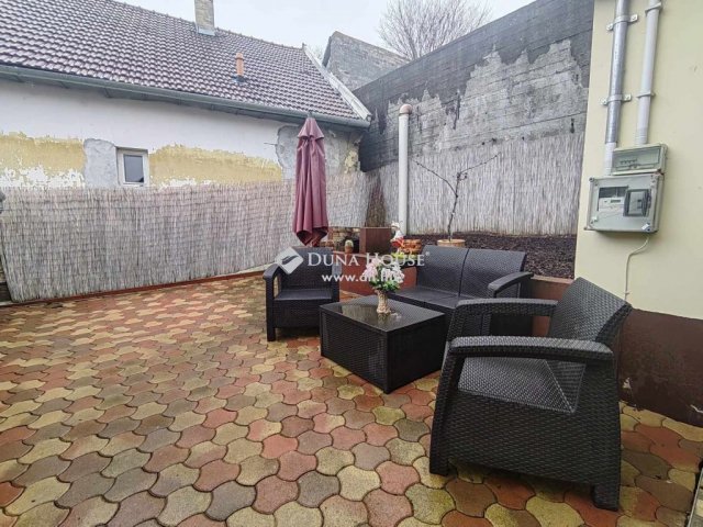 Eladó családi ház, Szekszárdon 42.99 M Ft, 3 szobás
