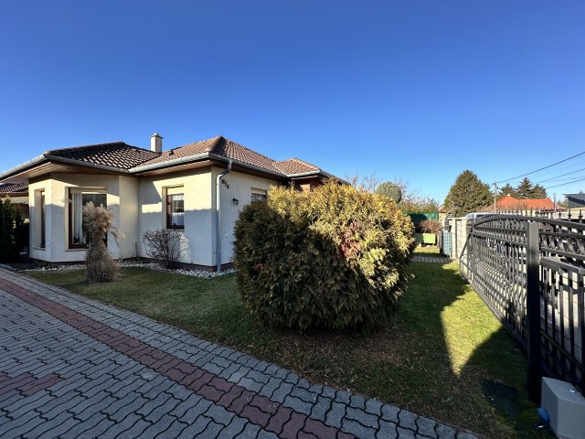 Eladó családi ház, Győrújbaráton 79 M Ft, 4 szobás