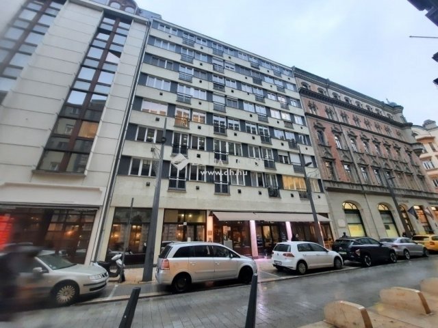 Eladó téglalakás, Budapesten, V. kerületben 100 M Ft, 1 szobás